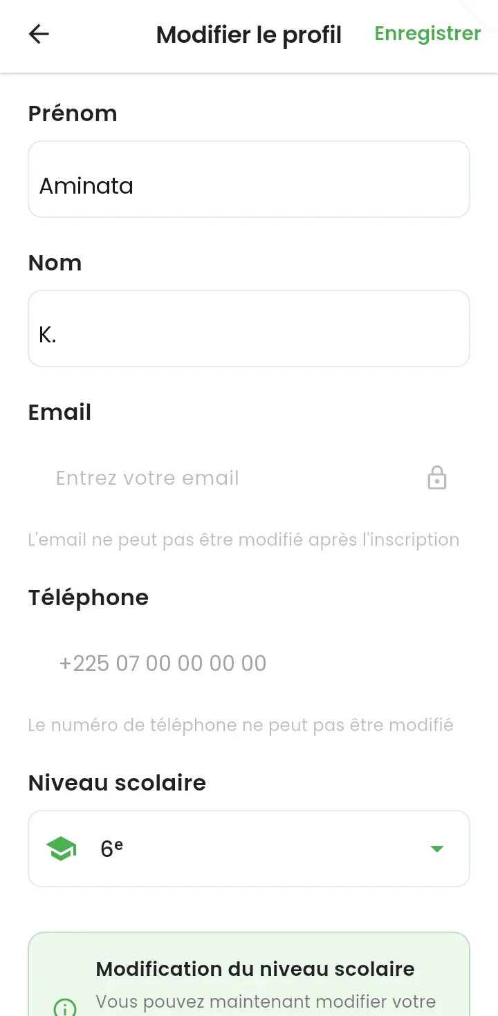 Écran de modification du profil : champs nom et prénom modifiables, e-mail et téléphone verrouillés.